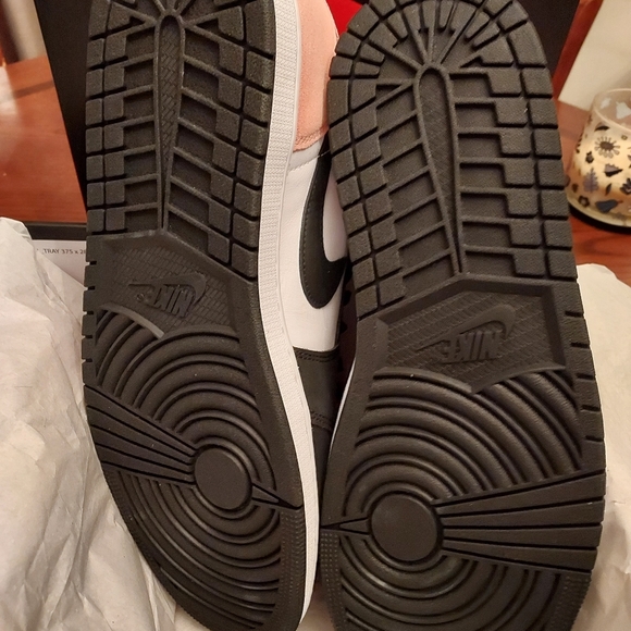 Air Jordan 1 Low OG Bleached Coral - Picture 6 of 7